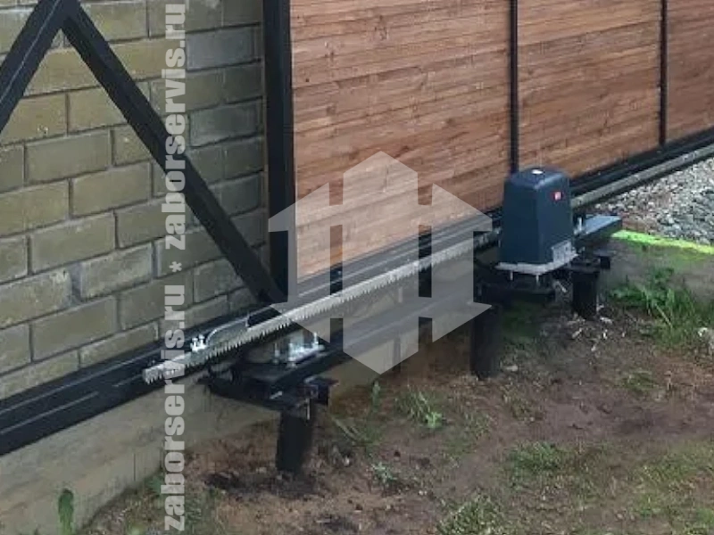 Откатные ворота с дистанционным управлением под дерево