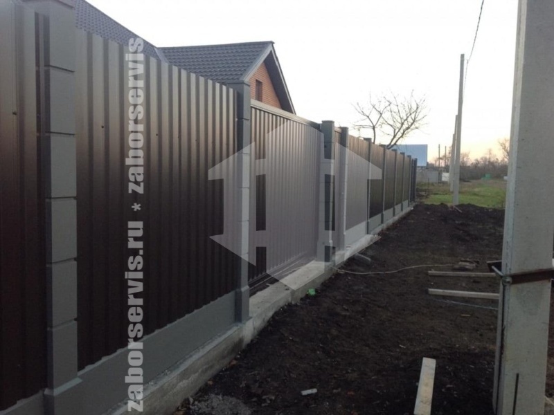 Забор из профнастила на ленточном фундаменте 16 соток