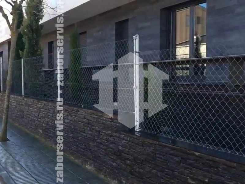 Забор из сетки рабицы на ленточном фундаменте 95 метров