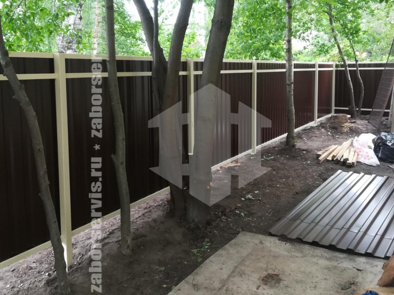 Забор из профнастила с бетонированием столбов 35 метров