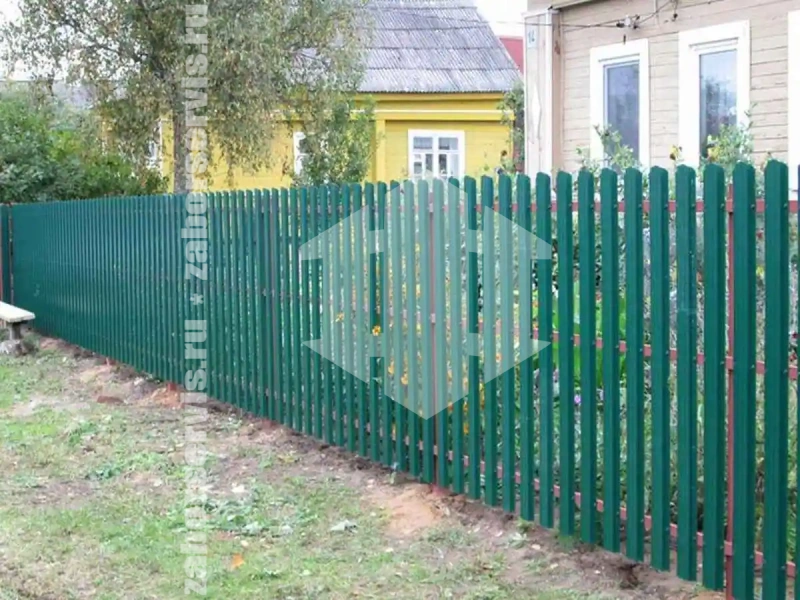 Забор из металлического штакетника 28 метров