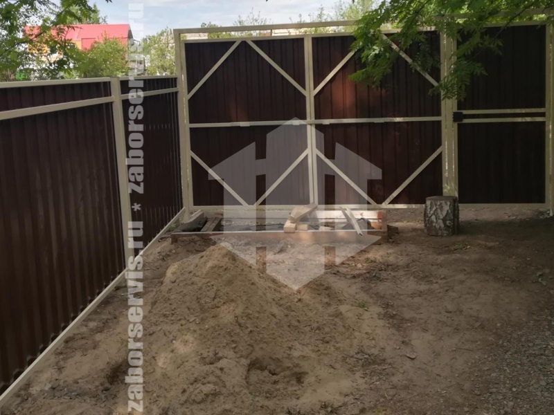 Забор из профнастила с бетонированием столбов 35 метров