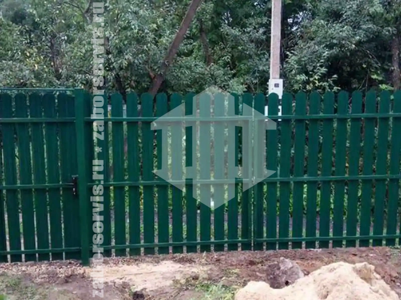 Забор из металлического штакетника зеленый 44 метра