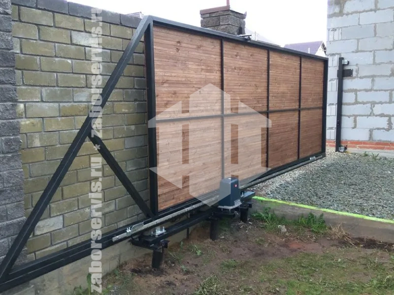 Откатные ворота с дистанционным управлением под дерево