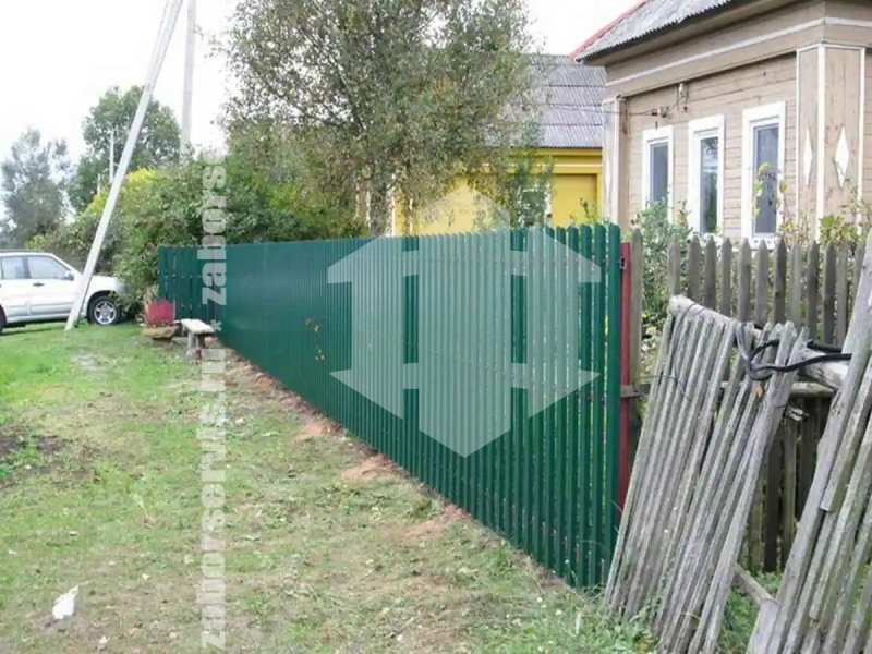 Забор из металлического штакетника 28 метров